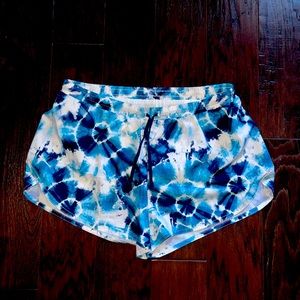 Women’s Large Old Navy dolphin hem running shorts.